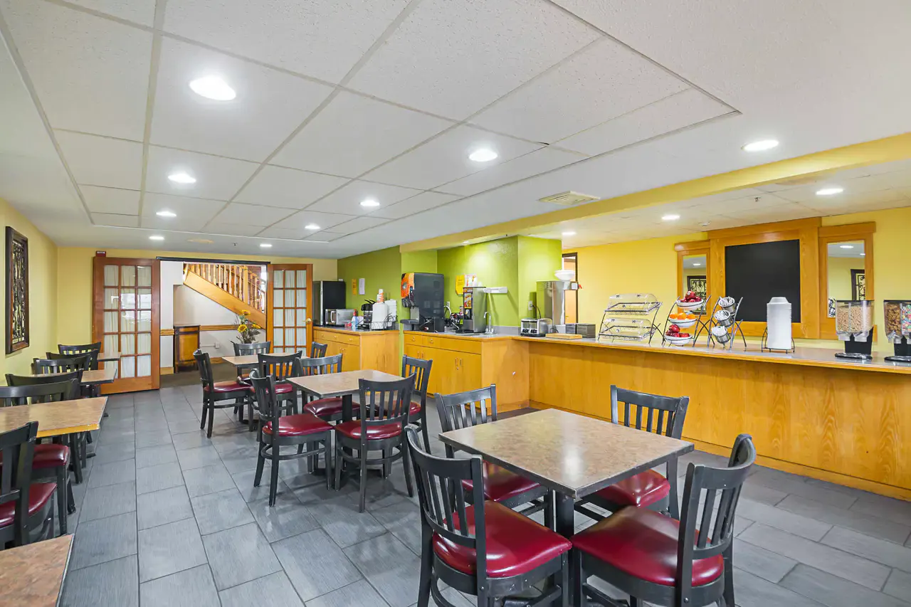 Guest Room - Quality Inn & Suites Harrington - Milford